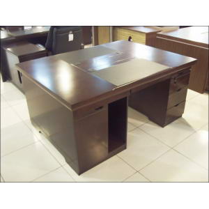 办公桌、办公椅